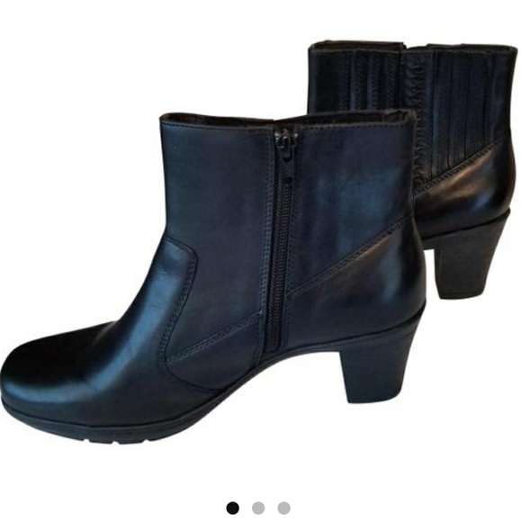 Clarks Shoes - Clark's Size 8 Bendable Black Leather Ankle Boots